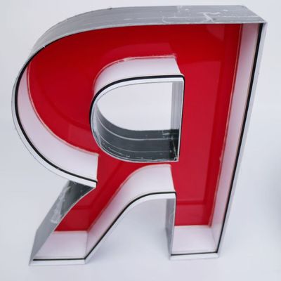 Регулируемая яркость Геометрические пластиковые буквенные формы для внутреннего или наружного использования